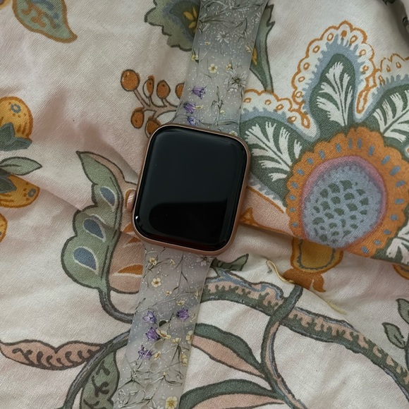 Apple Watch SE 40mm - Picture 1 of 3